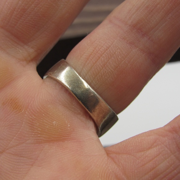 Size 7 Sterling Silver Simple Thick Band Ring - Picture 4 of 8
